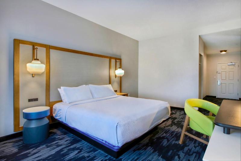 King Guest Room image 4