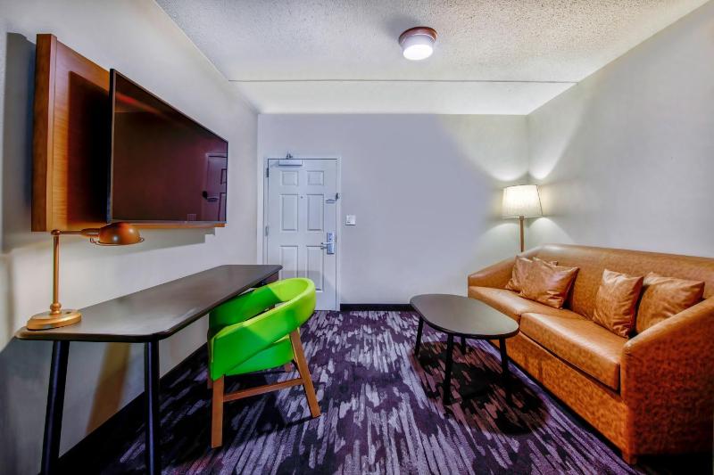 Queen Suite with 2 Queen Beds and Sofa Bed image 4