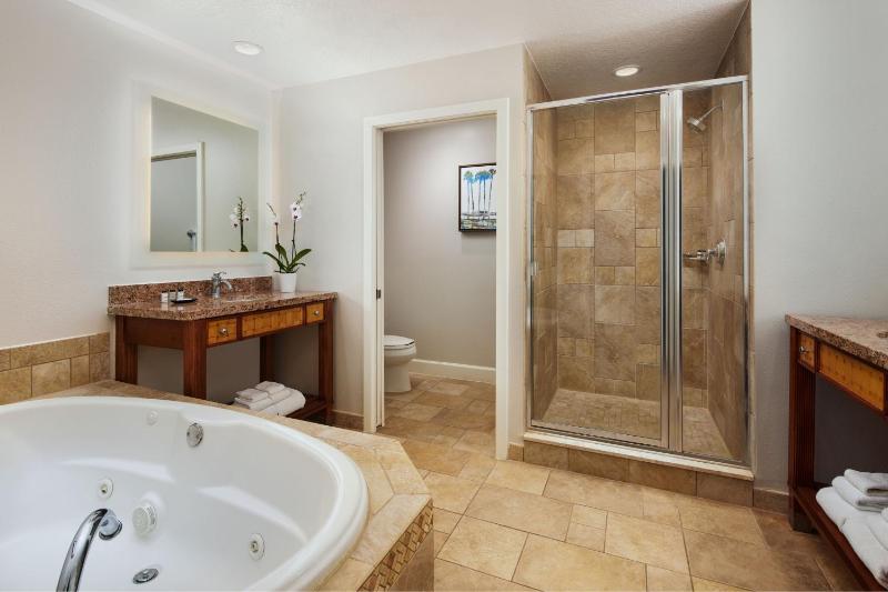 One-Bedroom Villa with Balcony and Whirlpool - Hearing Accessible image 3