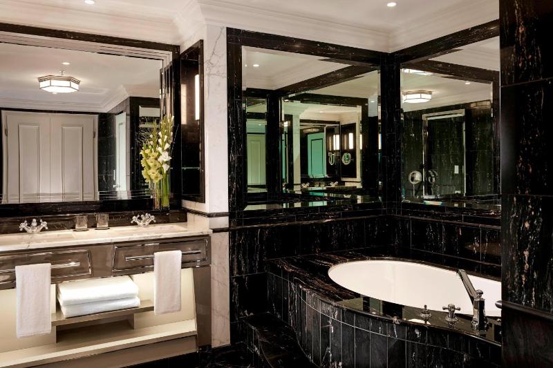 Carlton Club Suite image 3