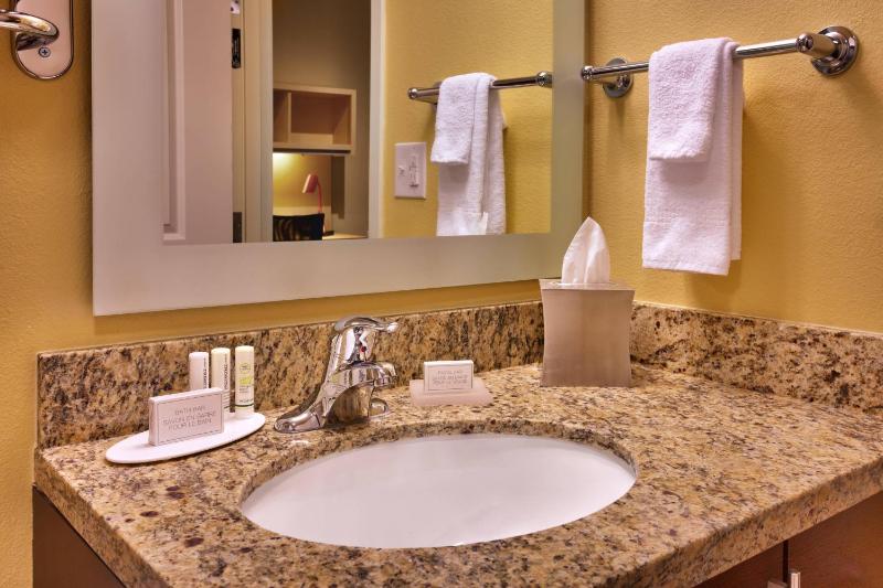 Two-Bedroom King Suite image 4