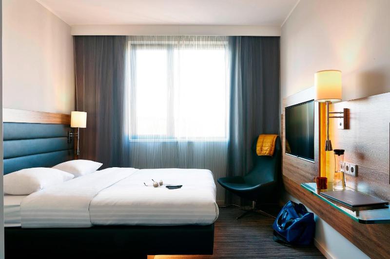 Moxy Sleeper, Guest room, 1 Queen image 1