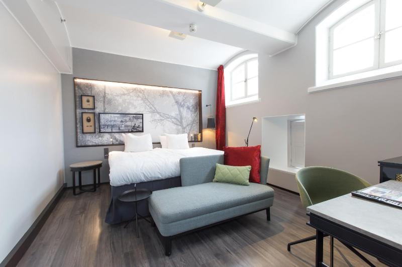 Superior, Guest room, 1 King, Courtyard view image 1