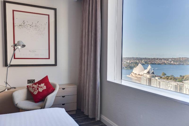 Guest room, 1 King Bed with Opera House View image 4