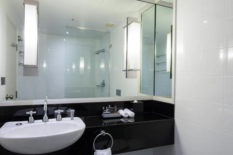 Guest room, 1 King with Cityscape View image 3