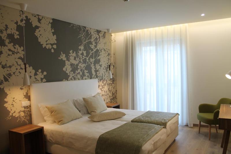 Deluxe Twin Room image 2