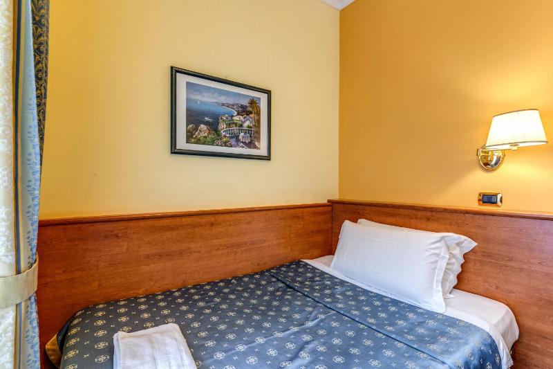 Double or Twin Room image 3