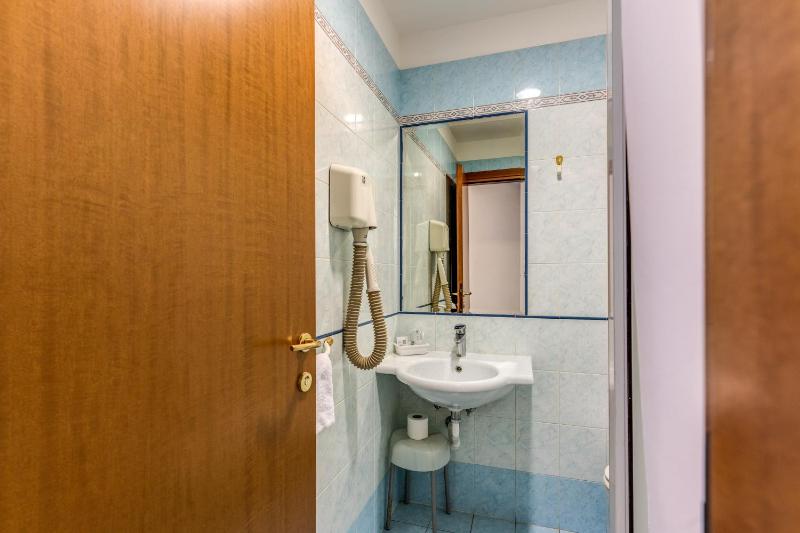 Double or Twin Room image 2