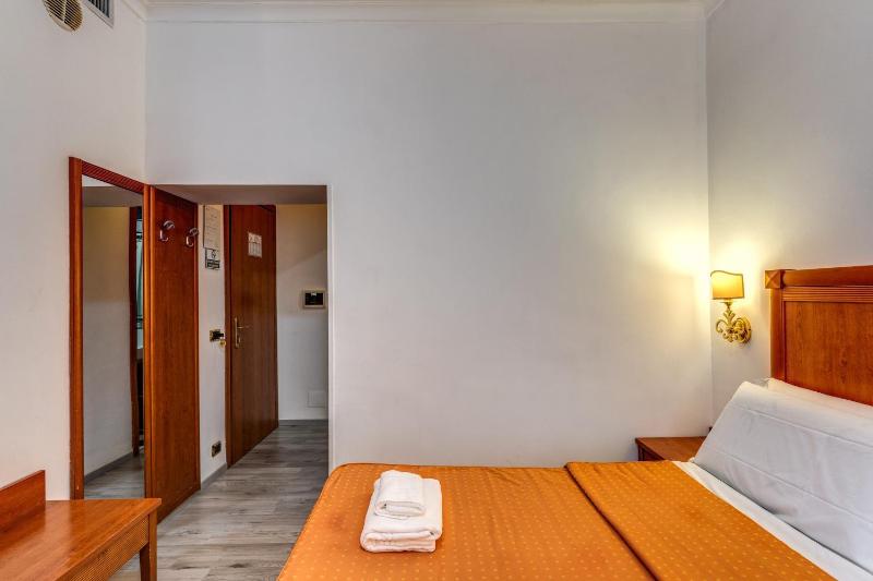 Quadruple Room image 4