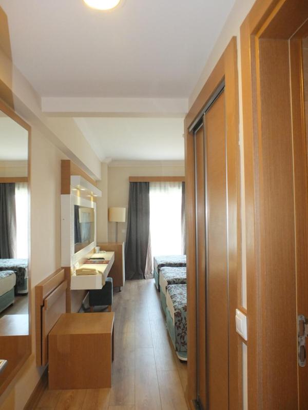 Triple Room image 2