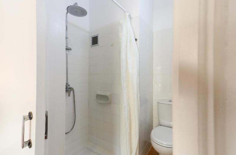 Budget Single Room image 4
