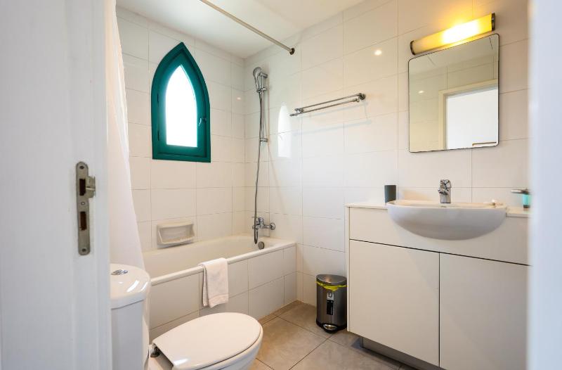 Economy Double or Twin Room image 3