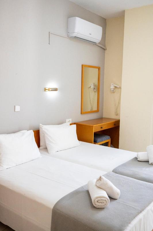 One-Bedroom Apartment with Sea View image 4