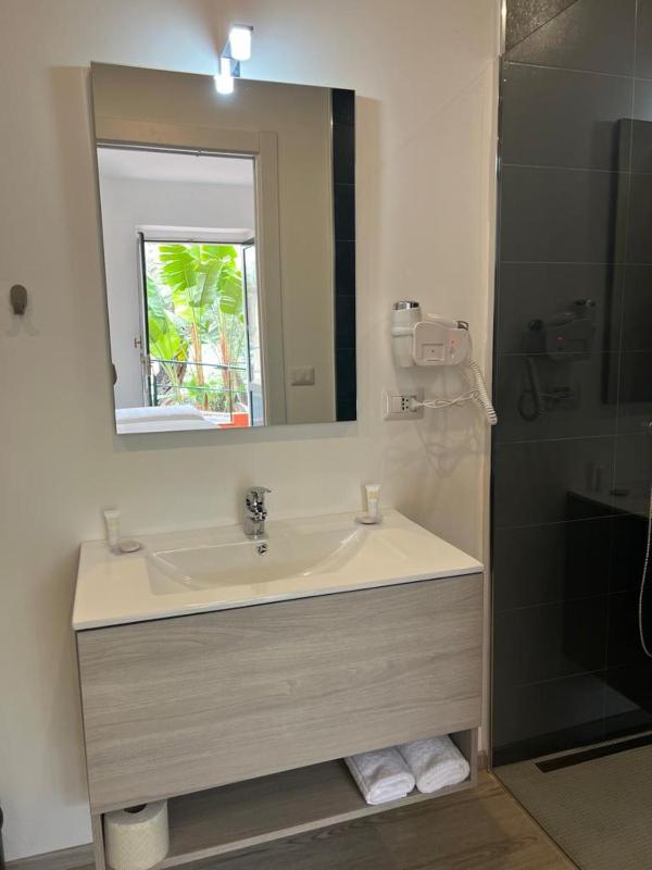 Triple Room with Garden View image 3