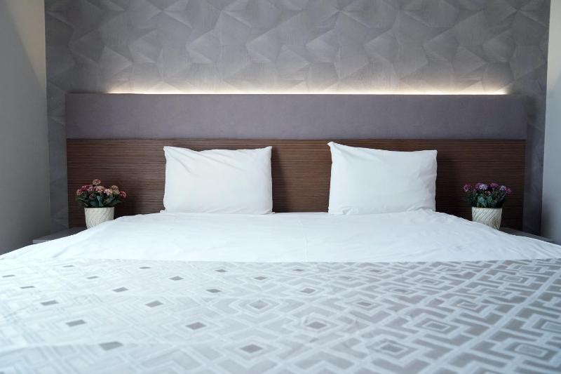 Deluxe Double Room image 1