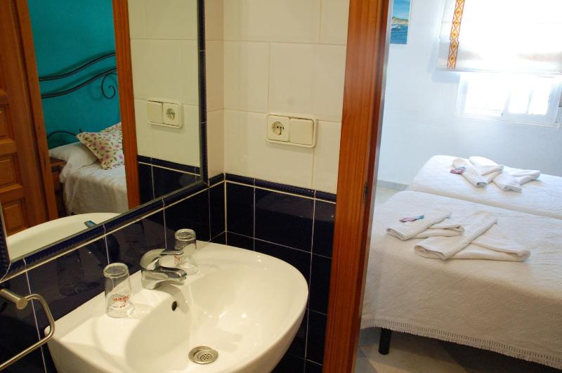 Double or Twin Room image 4