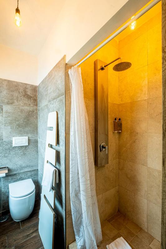 Luxury Triple Room image 2