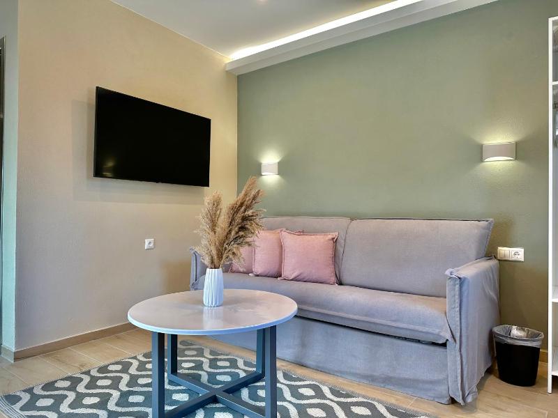 Deluxe Family Room image 4