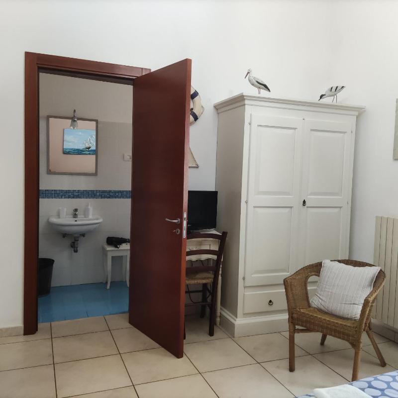 Double or Twin Room with Garden View image 4