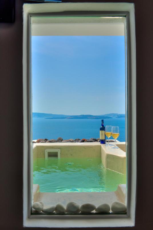 Superior Suite with Hot Tub (3 Adults) image 3