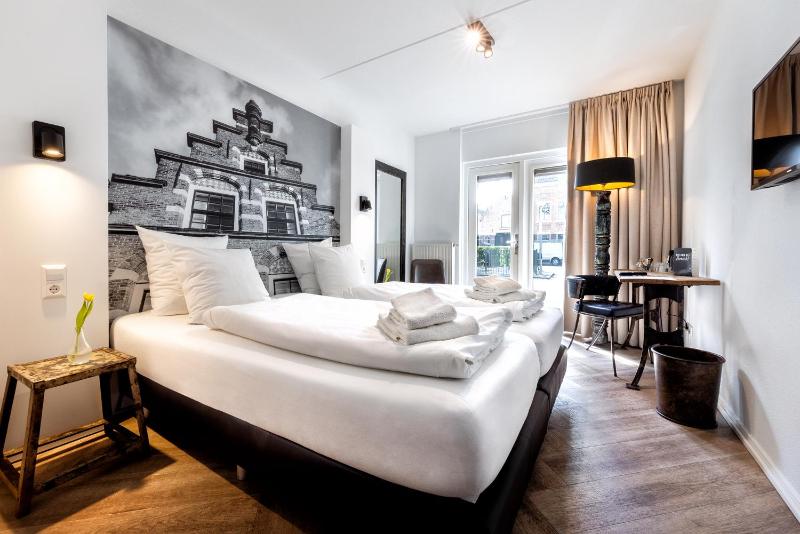 Standard Double Room image 1