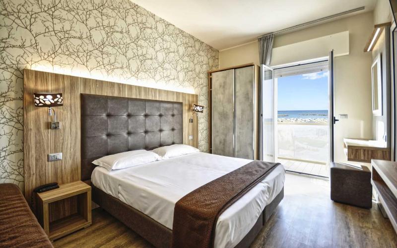 Double Room image 2