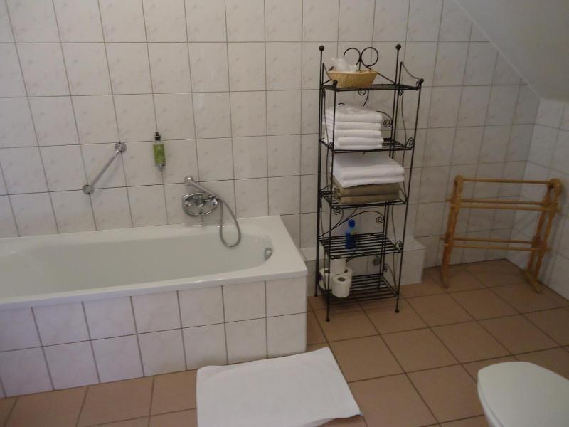 Quadruple Room with Bath image 2