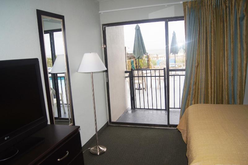 Queen Room with Two Queen Beds and Kitchenette-Oceanfront View image 2