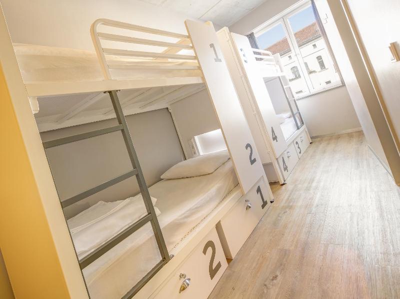 Bed in 6-Bed Mixed Dormitory Room with Private Bathroom image 2
