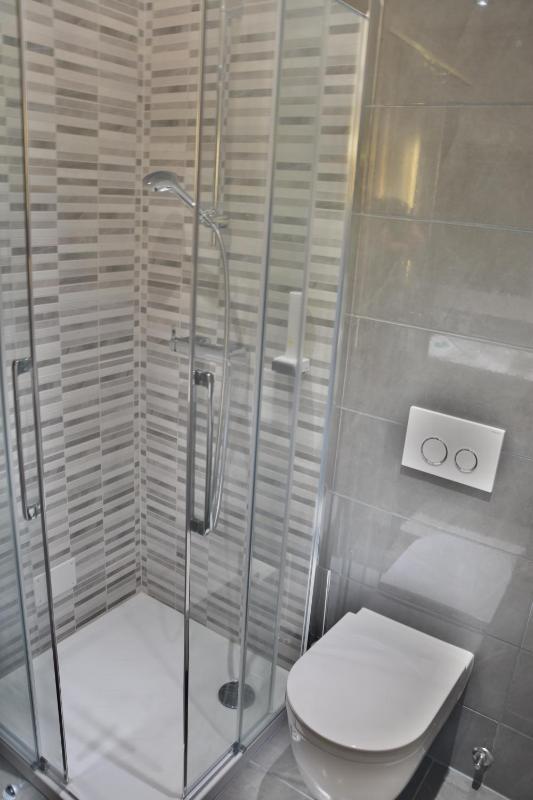 Two-Bedroom Suite with Balcony and Sea View image 2