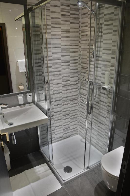Double or Twin Room with Partial Sea View image 2