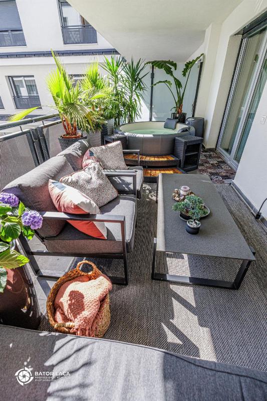 One-Bedroom Apartment image 4