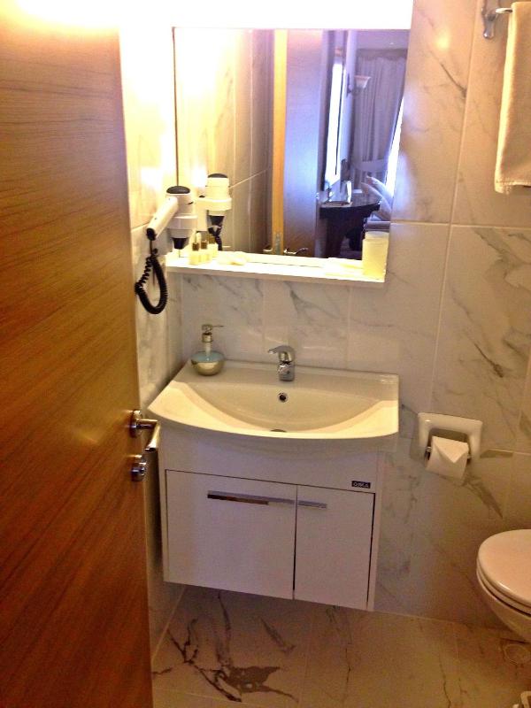 Standard Single Room image 4