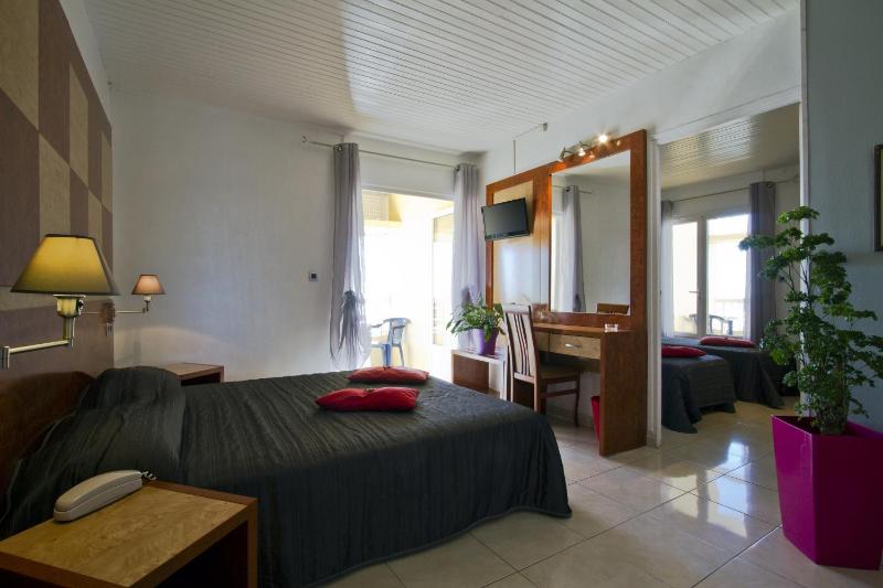 Family Suite with Sea View image 2