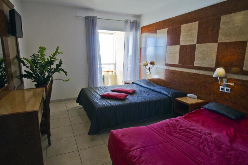 Triple Room with Sea View image 4