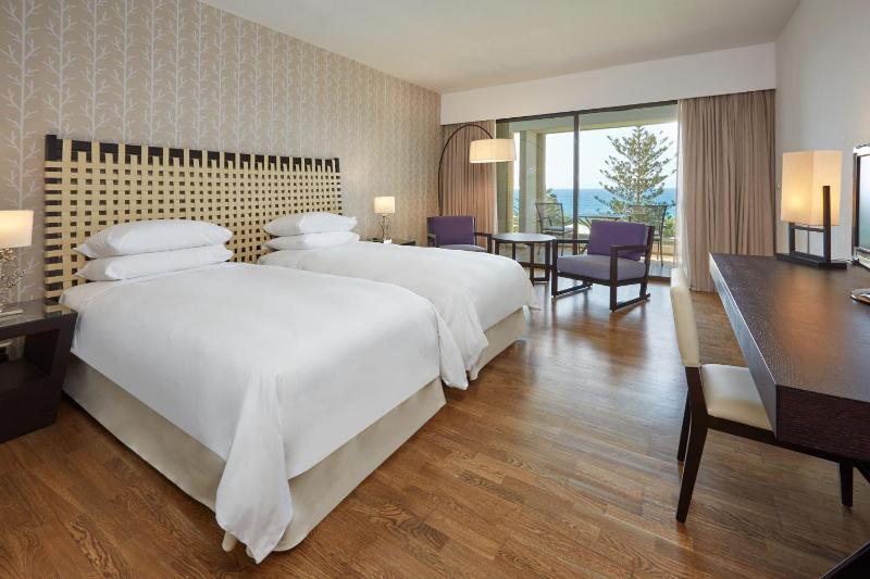 Premium Twin Room with Balcony and Sea View image 3