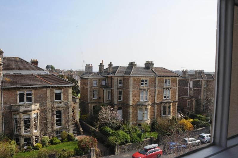 2 bedroom executive apartment image 2