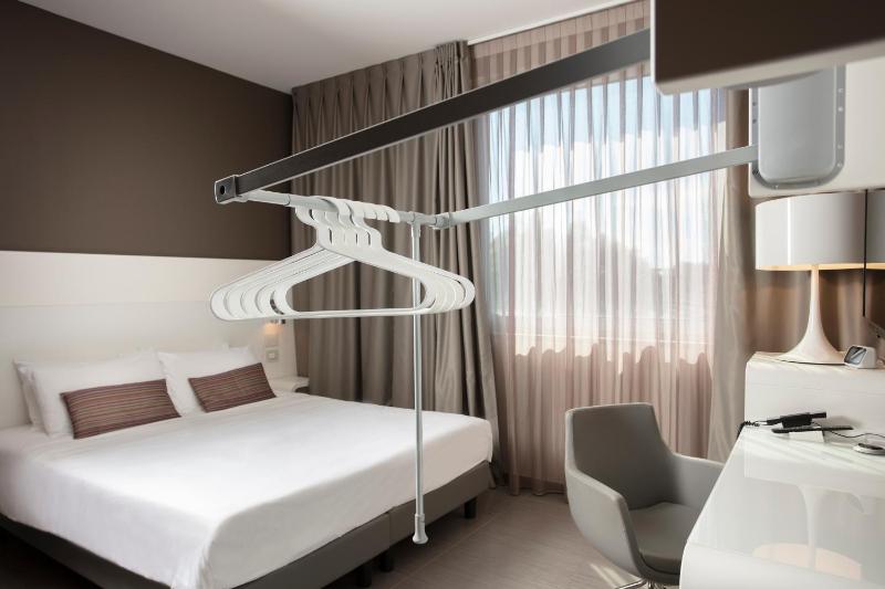 Double Room - Disability Access image 3