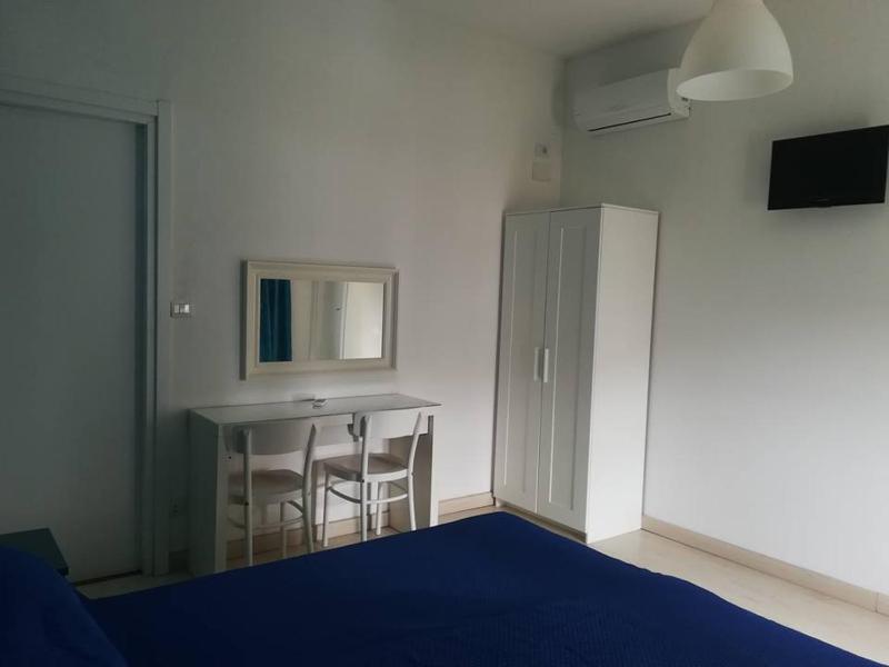 Deluxe Double Room with Balcony image 3