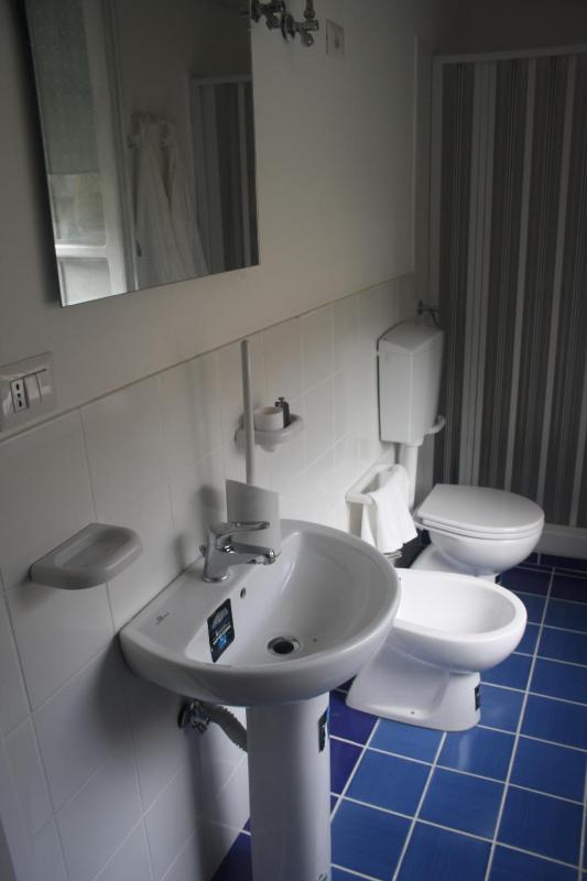 Deluxe Double Room with Balcony image 4