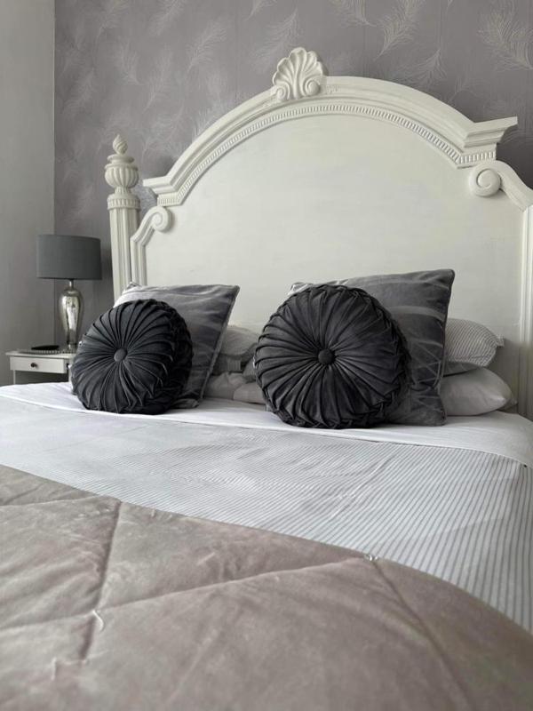 Double En Suite Room (4) image 2