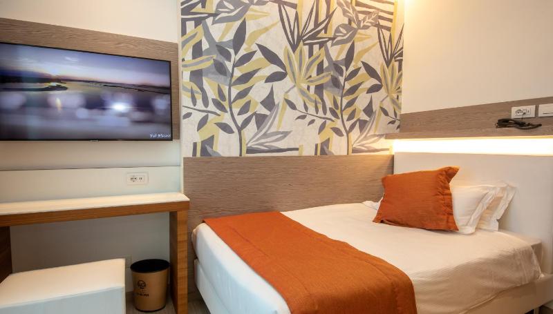 Standard Single Room image 4