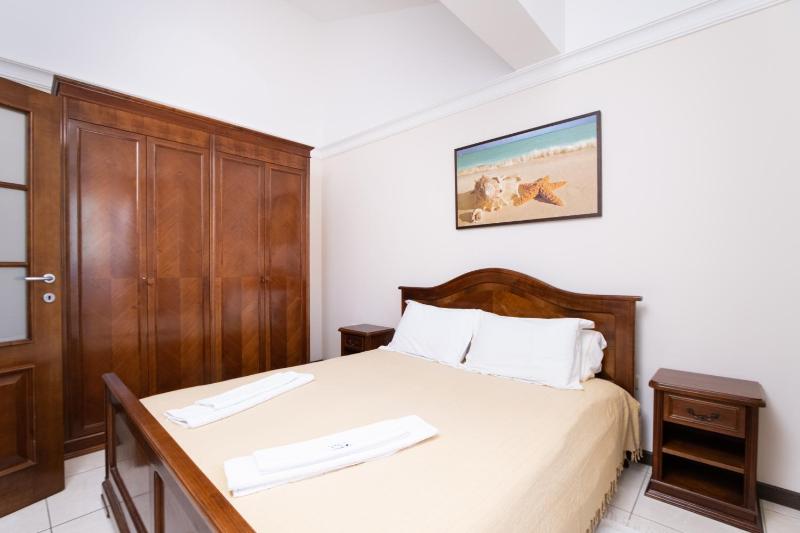Family Room with Side Sea View image 3