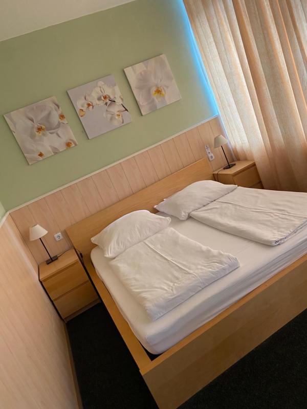 Twin Room image 2