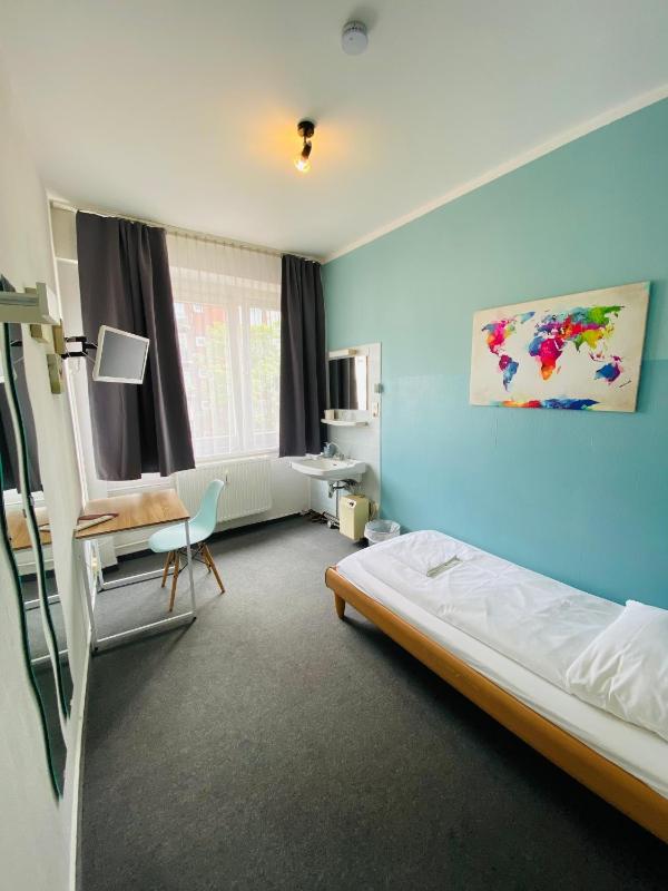 Single Room with Shared Bathroom image 2