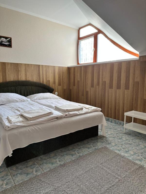 Standard Queen Room image 2