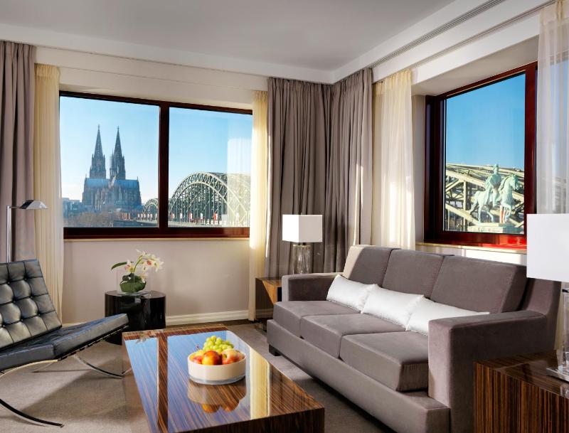 King Suite with View image 3