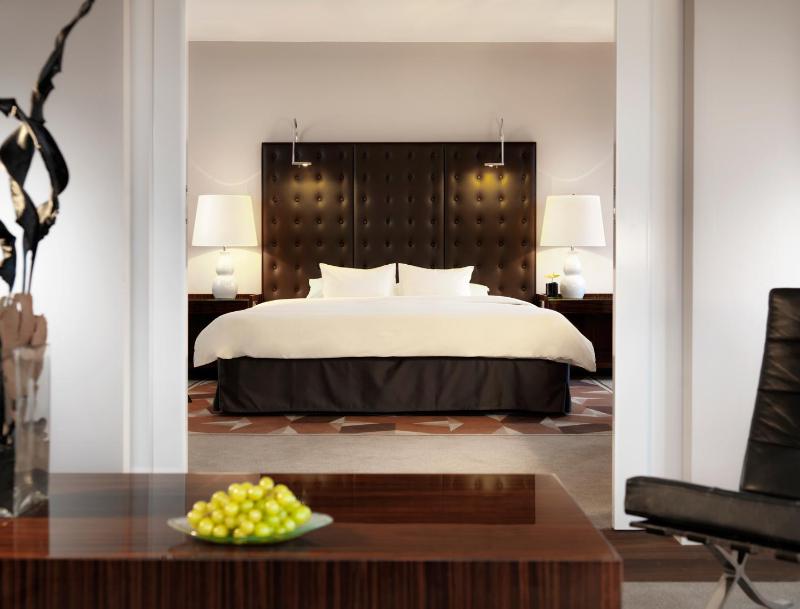 King Suite with View image 4