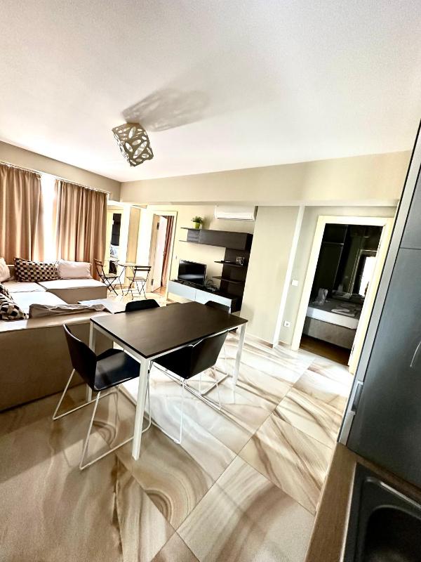 Two-Bedroom Apartment with Terrace (6 Adults) image 1