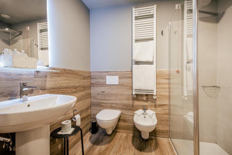 Classic Double or Twin Room image 3
